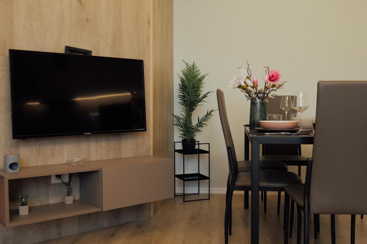 Newly Renovated Apartment Tirana Exterior photo